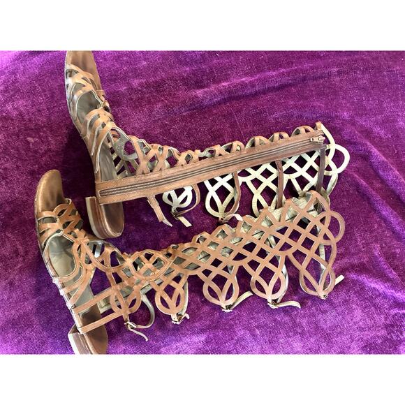 STUART WEITZMAN $495 Aphrodite Gladiator Sandal SEXY FLATS Size 9 Tan FESTIVAL - Picture 2 of 8